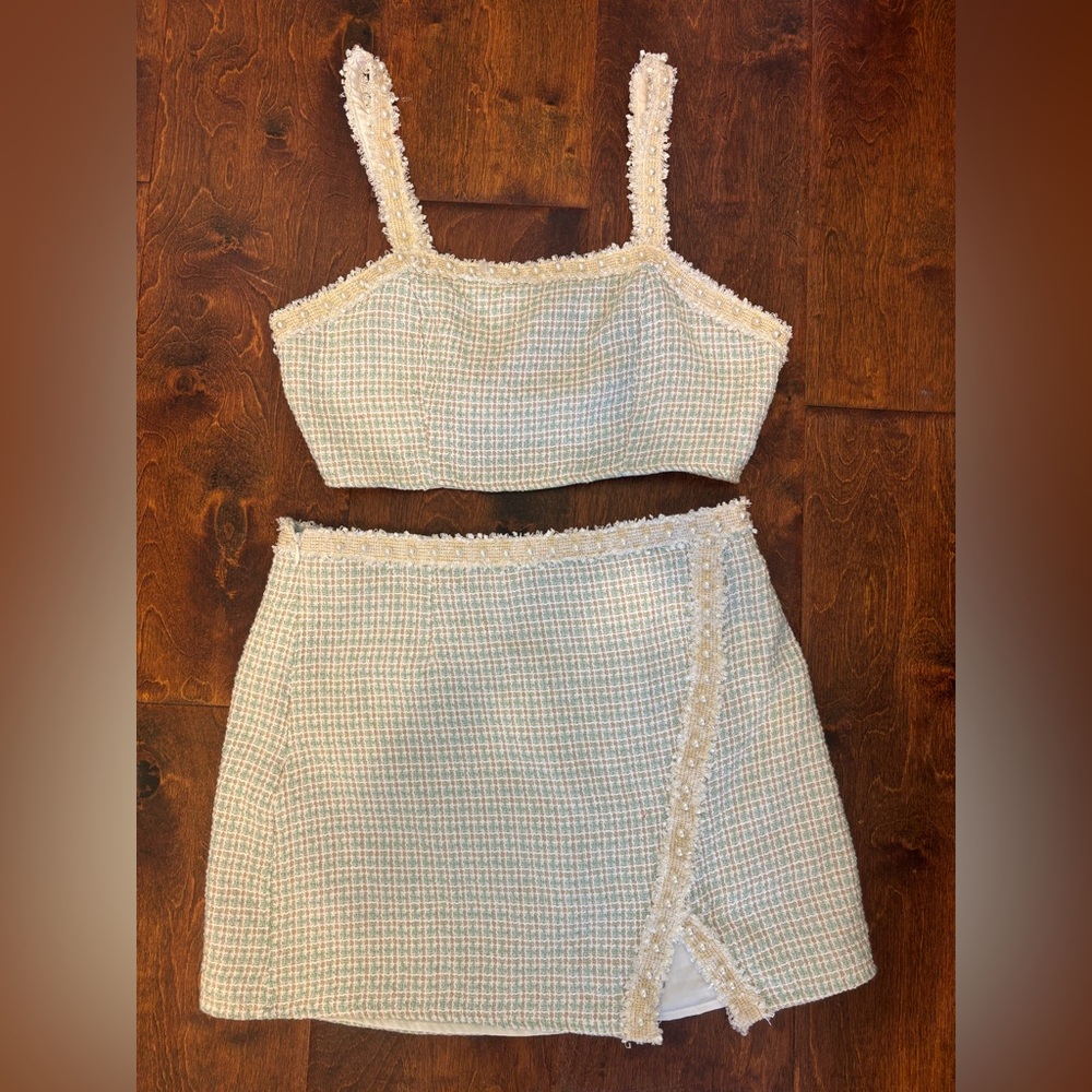 Elegant Cream and Green Tweed Skirt